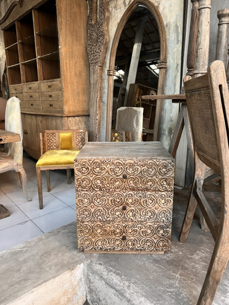   BEDSIDE TABLE, CARVING. BOXES 121 - 122, (L*W*H*) 45*40*50 1 pcs, 