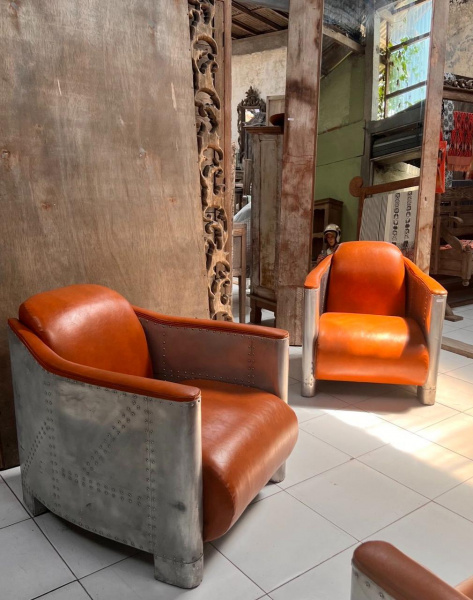  CHAIR, INSPIRED BY AVIATOR CHAIRS , THIS ONE DISTINGUISHED BY ITS CONVENIENCE, GREY METAL AND HONEY LEATHER.   BOXES 101 -102. (L*W*H) 73*83*80cm. 2 pcs.