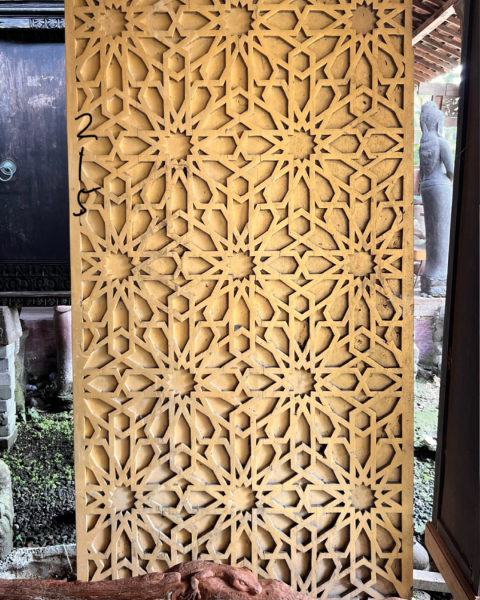 CARVING WALL PANEL. BOX 1 (L*W*H) 89*5*215 cm. 1 pcs. 