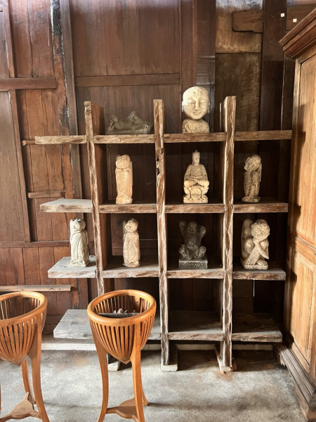 LYBRARY.  BOX 25, (L*W*H) 150*30*170cm. 1pcs.