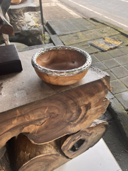 CONSOLE, SINGLE PIECE OF WOOD, DESIGNED BY NATURE. BOX 310, (L*W*H) 73*18*57cm., 1pcs. 